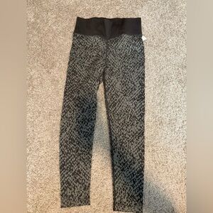 Aerie Black and Gray Leggings Comfortable Stylish Bottoms